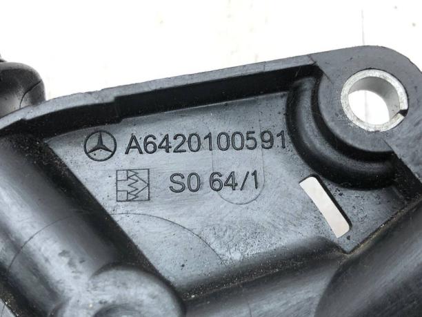 Клапан вентиляции картерных газов Mercedes Om642 A6420100591