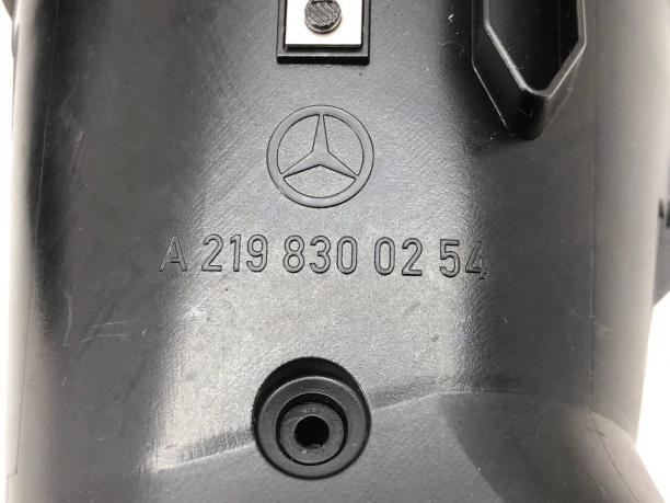 Дефлектор обдува салона Mercedes W219 A2198300054