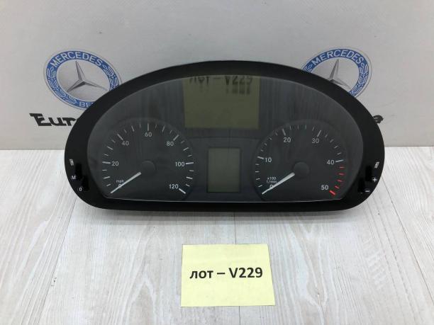 Приборная панель Mercedes W906 A9064469021