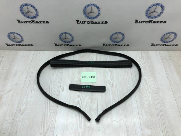 Уплотнитель подкапотный Mercedes W203 A2036284098