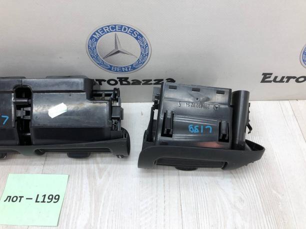 Дефлектор обдува салона Mercedes W203 A2038300254