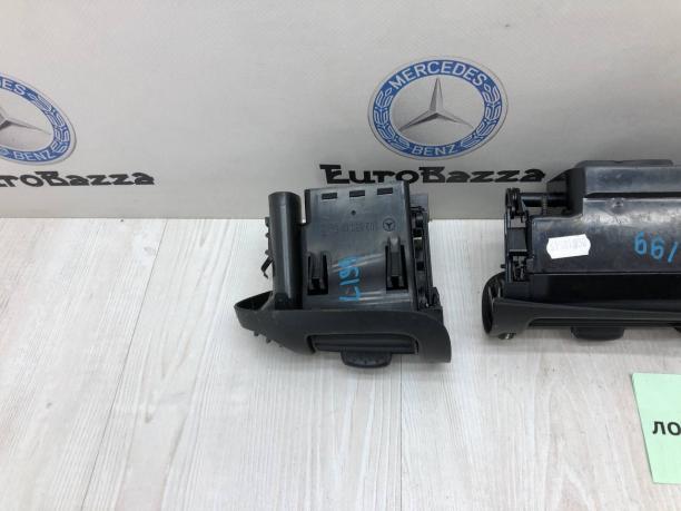 Дефлектор обдува салона Mercedes W203 A2038300254