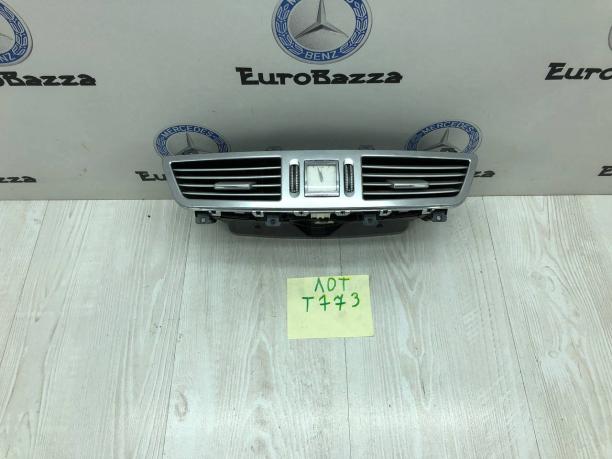 Дефлектор центральный с часами Mercedes W221 A2218300554