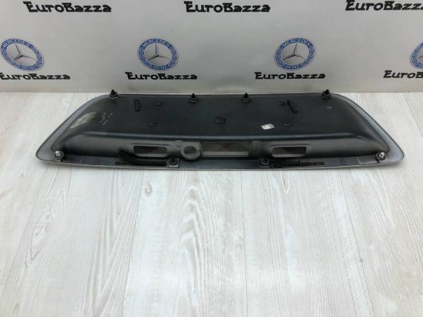 Накладка крышки багажника Mercedes W203 A2037500881