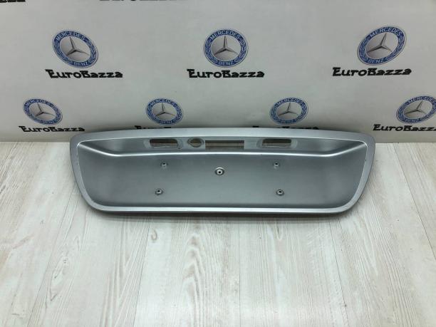 Накладка крышки багажника Mercedes W203 A2037500881