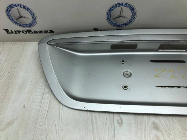 Накладка крышки багажника Mercedes W220 A2207500081