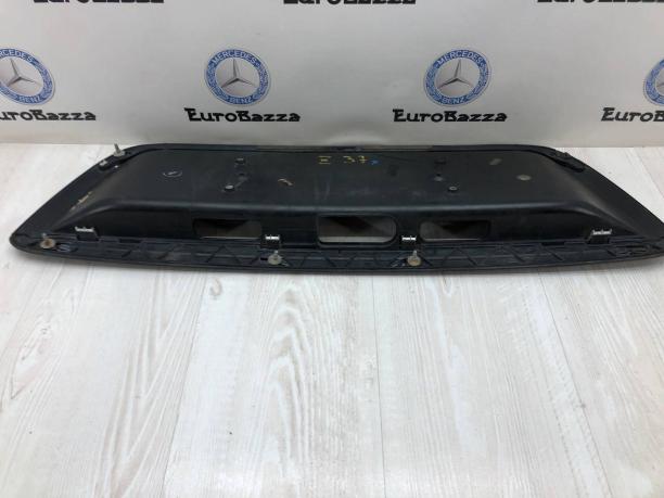 Накладка крышки багажника Mercedes W220 A2207500081