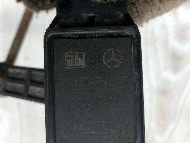 Датчик уровня подвески задний Mercedes W211 А0105427717 А0105427717