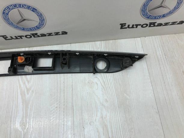 Накладка крышки багажника Mercedes W204 А2047400993 А2047400993