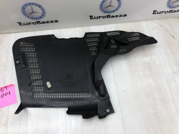 Пластик подкапотный Mercedes W219 A2118300813