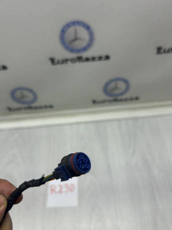 Штекер жгута парктроника Mercedes R230 A2205404308