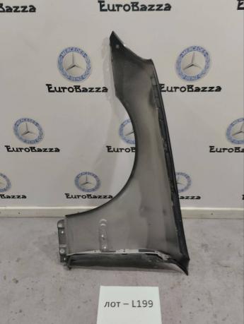 Крыло переднее правое Mercedes W203 A2038800218