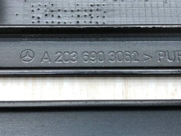 Молдинг двери Mercedes W203 A2036902162