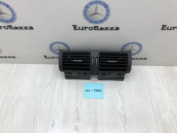 Центральный дефлектор обдува Mercedes W251 A2518302154