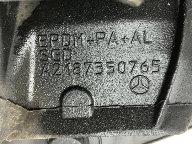 Уплотнитель внутренний стекла двери Mercedes W218 A2187350765