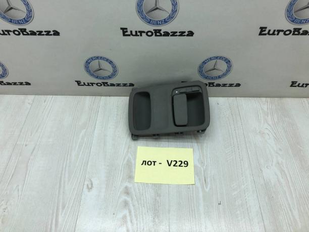 Ручка открытия задней двери Mercedes W906 A9067600061