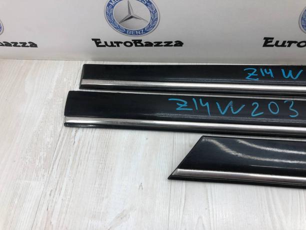 Накладка двери Mercedes W203 А2036904962 А2036904962