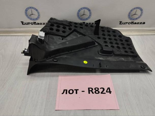 Нижняя накладка торпедо правая Mercedes R231 A2316809601