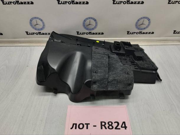 Нижняя накладка торпедо левая Mercedes R231 A2316809501