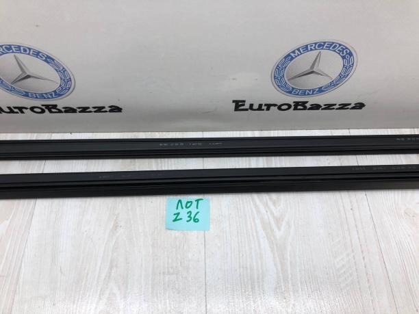 Молдинг стекла передний Mercedes W215 A2157250165