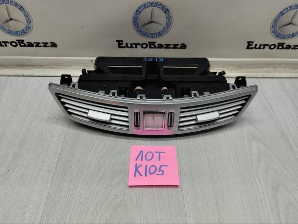 Дефлектор центральный Mercedes W221 A2218300954