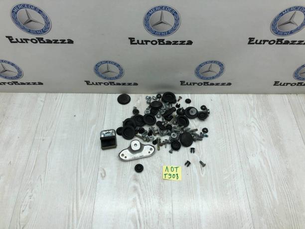 Болт крепления двери Mercedes W218 A0199904301