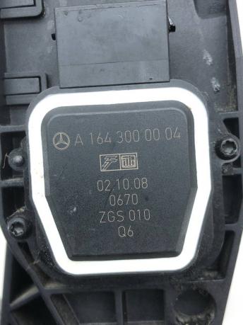 Педаль газа Mercedes W251 A1643000004