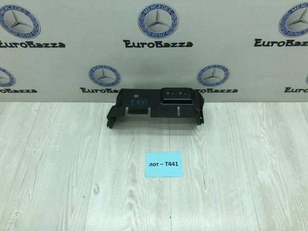 Кронштейн задней стенки багажника Mercedes W251 A2516900914