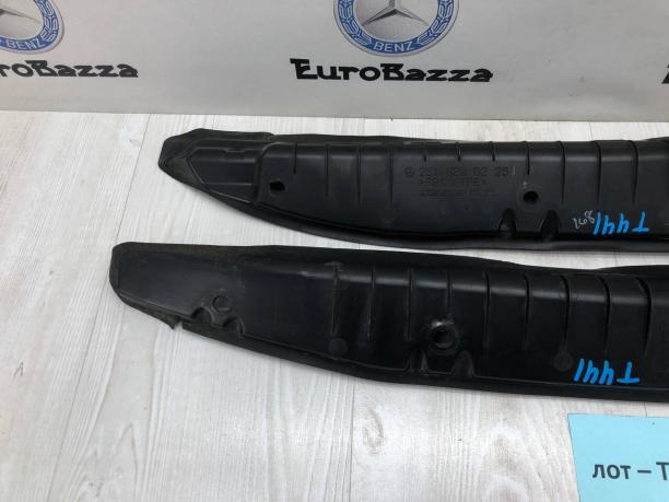 Накладка переднего крыла Mercedes W251 A2518890125