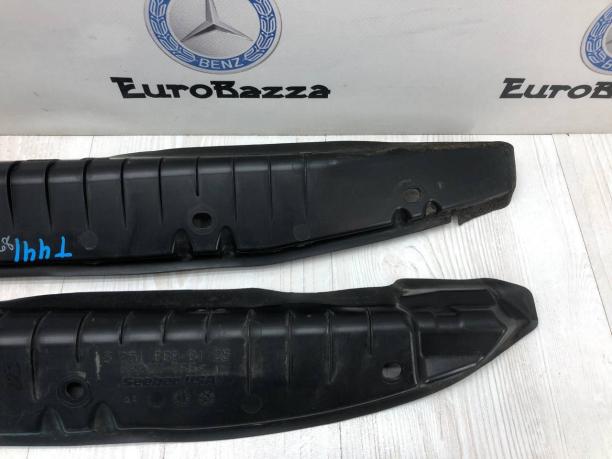 Накладка переднего крыла Mercedes W251 A2518890125