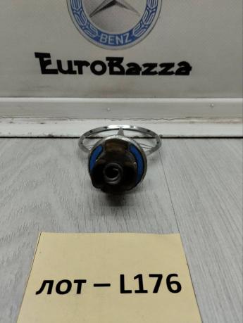 Значок на капот Mercedes W202 A2028800186