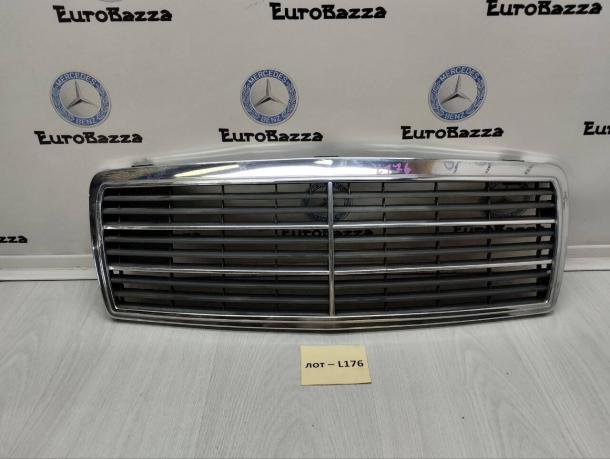 Решетка радиатора Mercedes W202 A2028880323