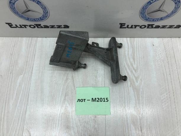 Кронштейн блока ABS ESP Mercedes W203 A2034310240