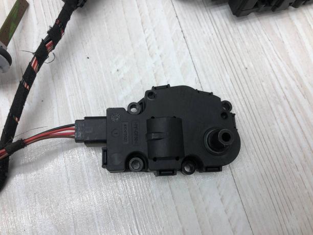 Сервопривод печки с проводкой Mercedes W251 A2515405935