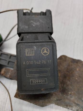 Датчик уровня подвески передний Mercedes W220 A0105427617