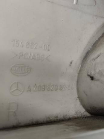 Фонарь задний правый Mercedes W209 A2098200264