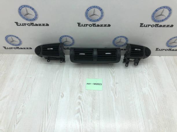 Дефлектор обдува салона Mercedes W203 A2038300654