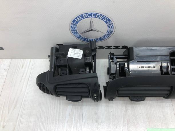 Дефлектор обдува салона Mercedes W203 A2038300654