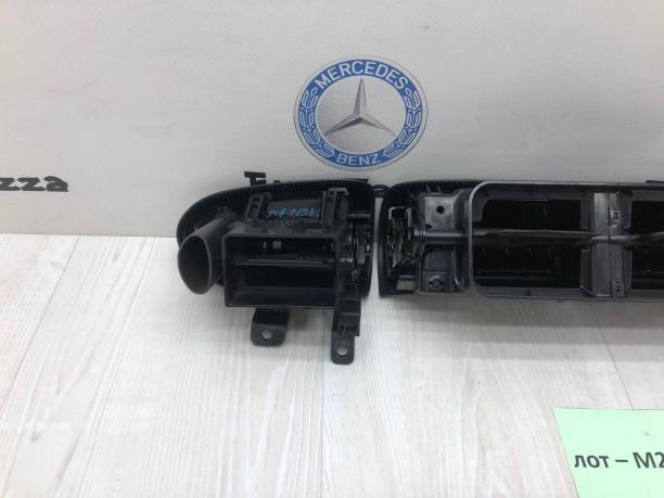 Дефлектор обдува салона Mercedes W203 A2038300654