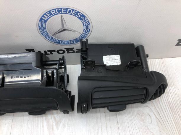 Дефлектор обдува салона Mercedes W203 A2038300654