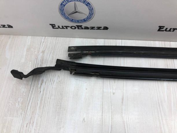 Боковая накладка лобового стекла Mercedes W220 A2206982598