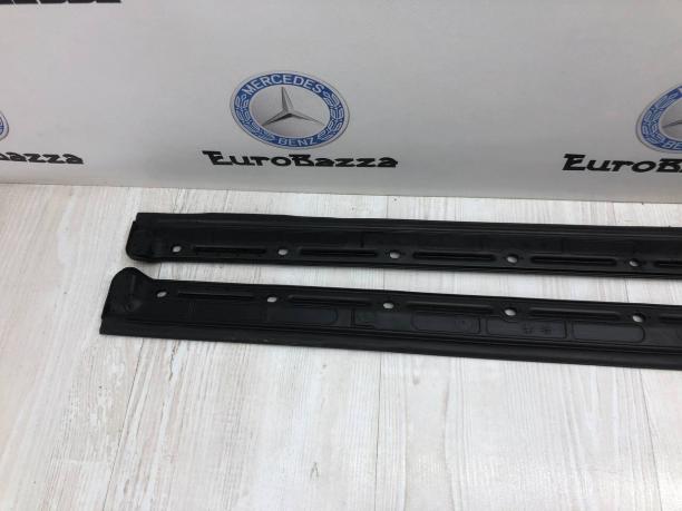 Накладка передней двери нижняя Mercedes W251 A2516903362