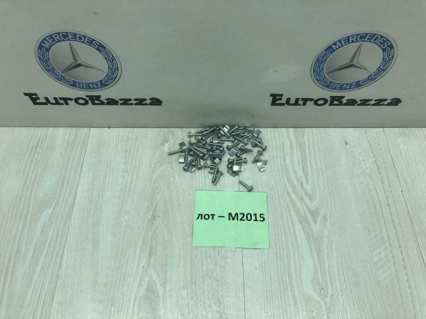 Шуруп крепления моторчиков печки Mercedes W203 А0019845829 А0019845829