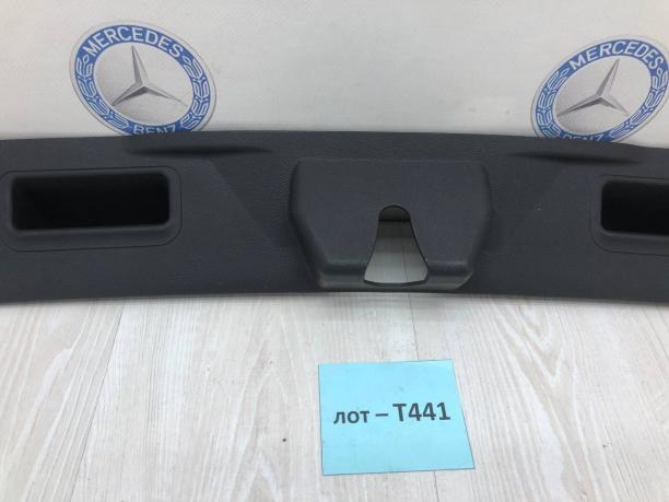 Накладка замка крышки багажника Mercedes W251 A2517470087