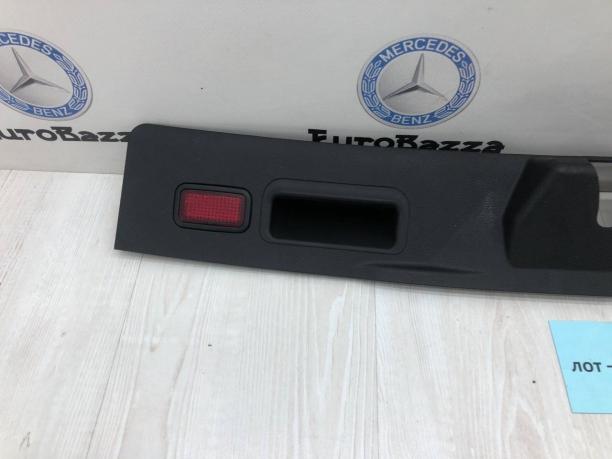 Накладка замка крышки багажника Mercedes W251 A2517470087