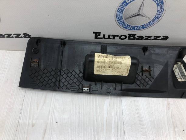 Накладка замка крышки багажника Mercedes W251 A2517470087