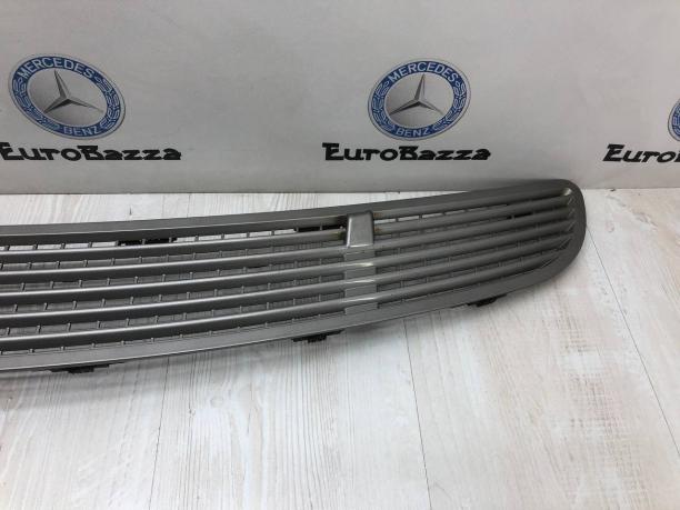 Накладка замка крышки багажника Mercedes W251 A2518800005