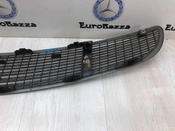 Накладка замка крышки багажника Mercedes W251 A2518800005