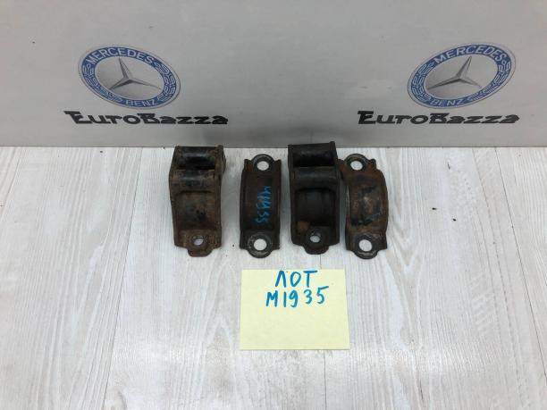 Кронштейн переднего стабилизатора Mercedes W164 A1643230063