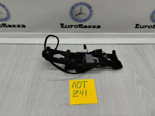 Кронштейн ручки двери задней левой Mercedes W219 А2037600934 А2037600934